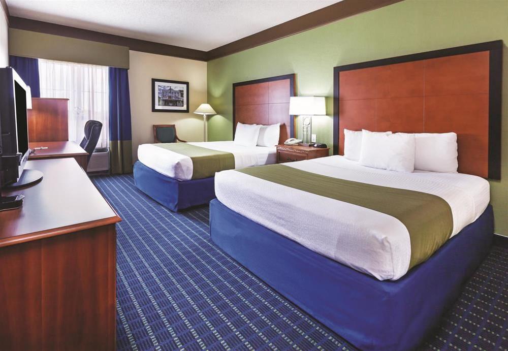 Comfort Inn & Suites Shawnee North Near I-40 Zewnętrze zdjęcie