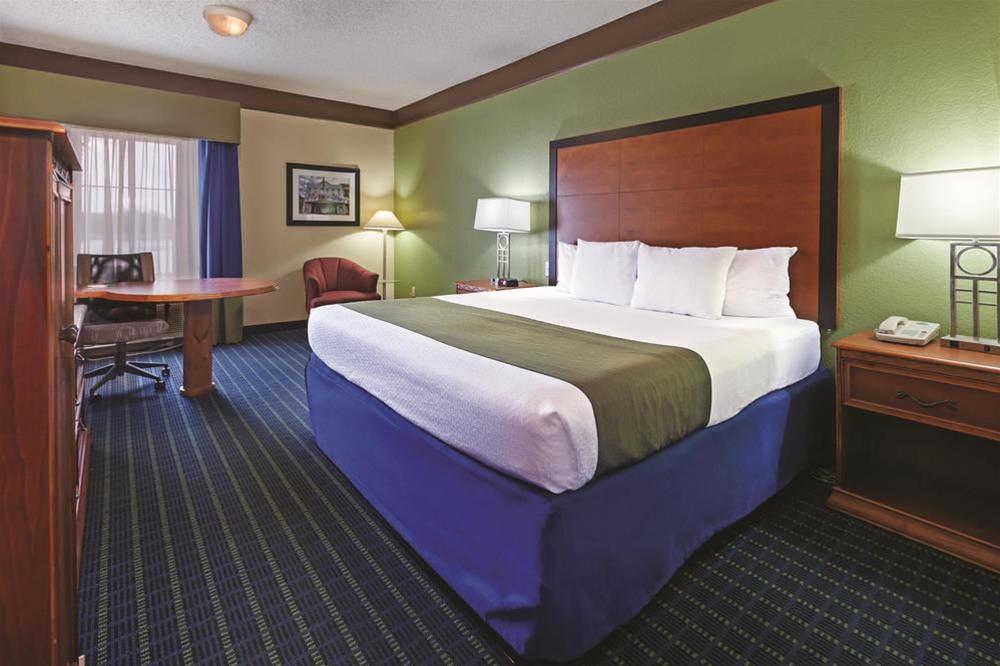 Comfort Inn & Suites Shawnee North Near I-40 Zewnętrze zdjęcie
