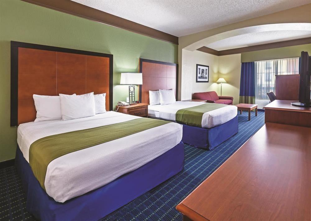 Comfort Inn & Suites Shawnee North Near I-40 Zewnętrze zdjęcie