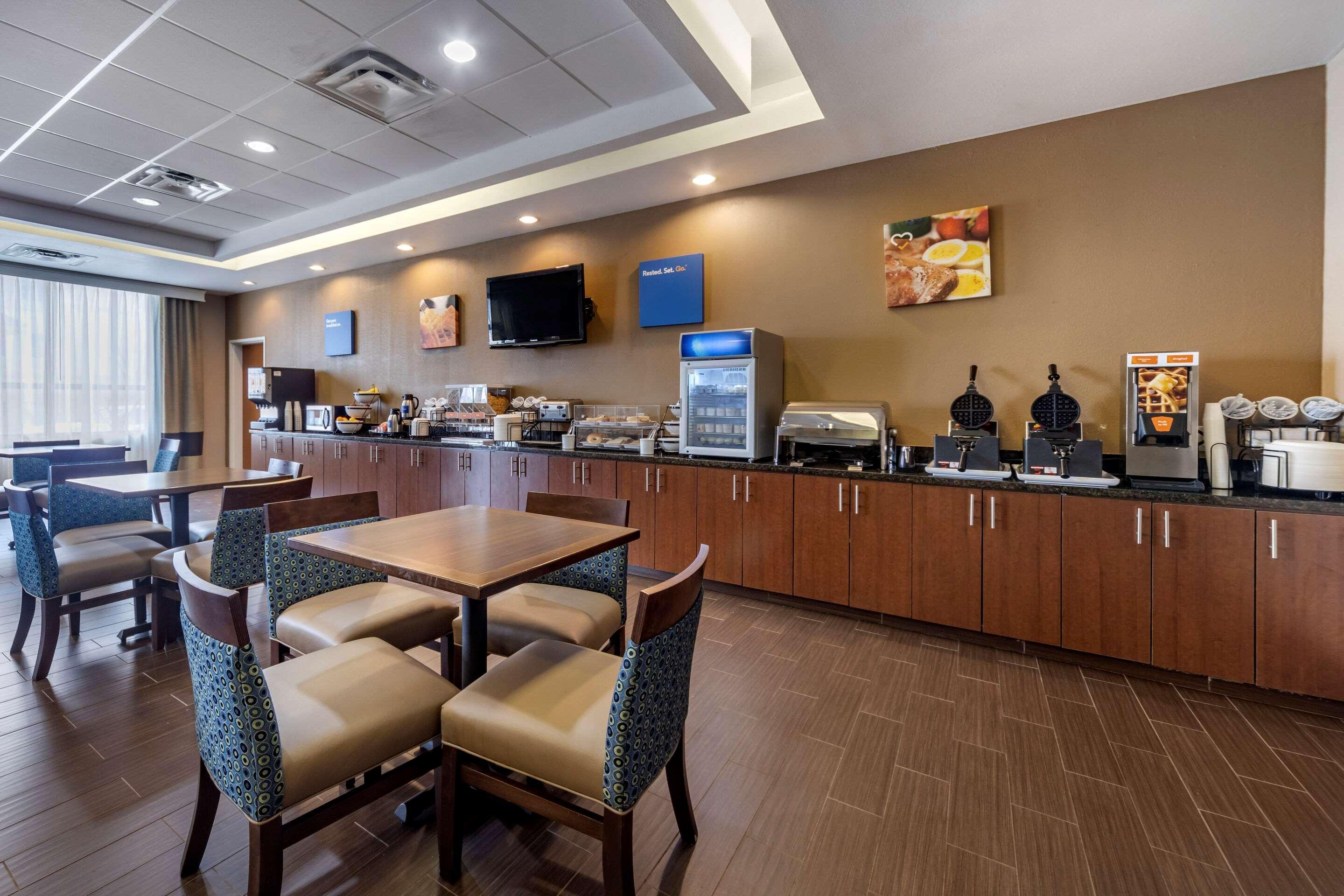 Comfort Inn & Suites Shawnee North Near I-40 Zewnętrze zdjęcie