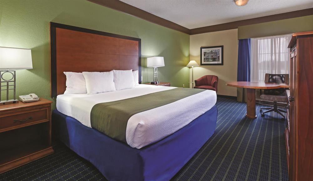 Comfort Inn & Suites Shawnee North Near I-40 Zewnętrze zdjęcie