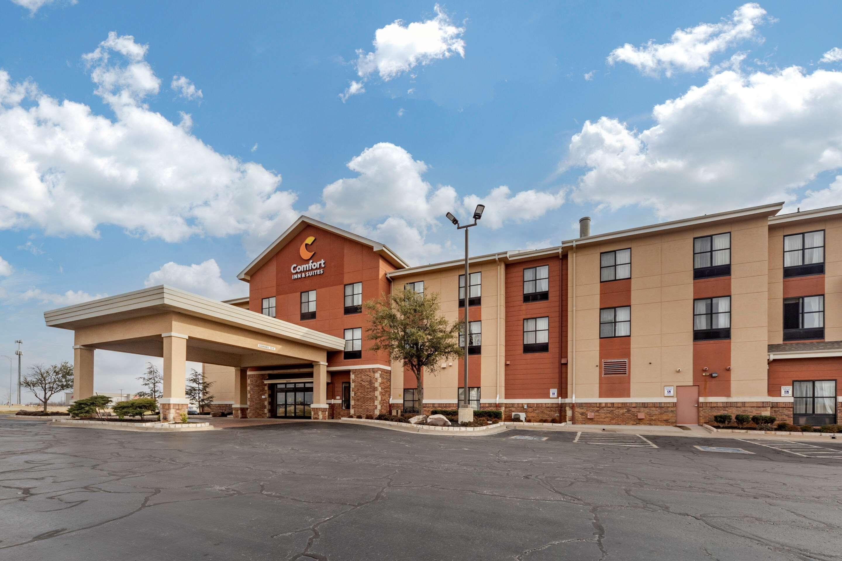 Comfort Inn & Suites Shawnee North Near I-40 Zewnętrze zdjęcie
