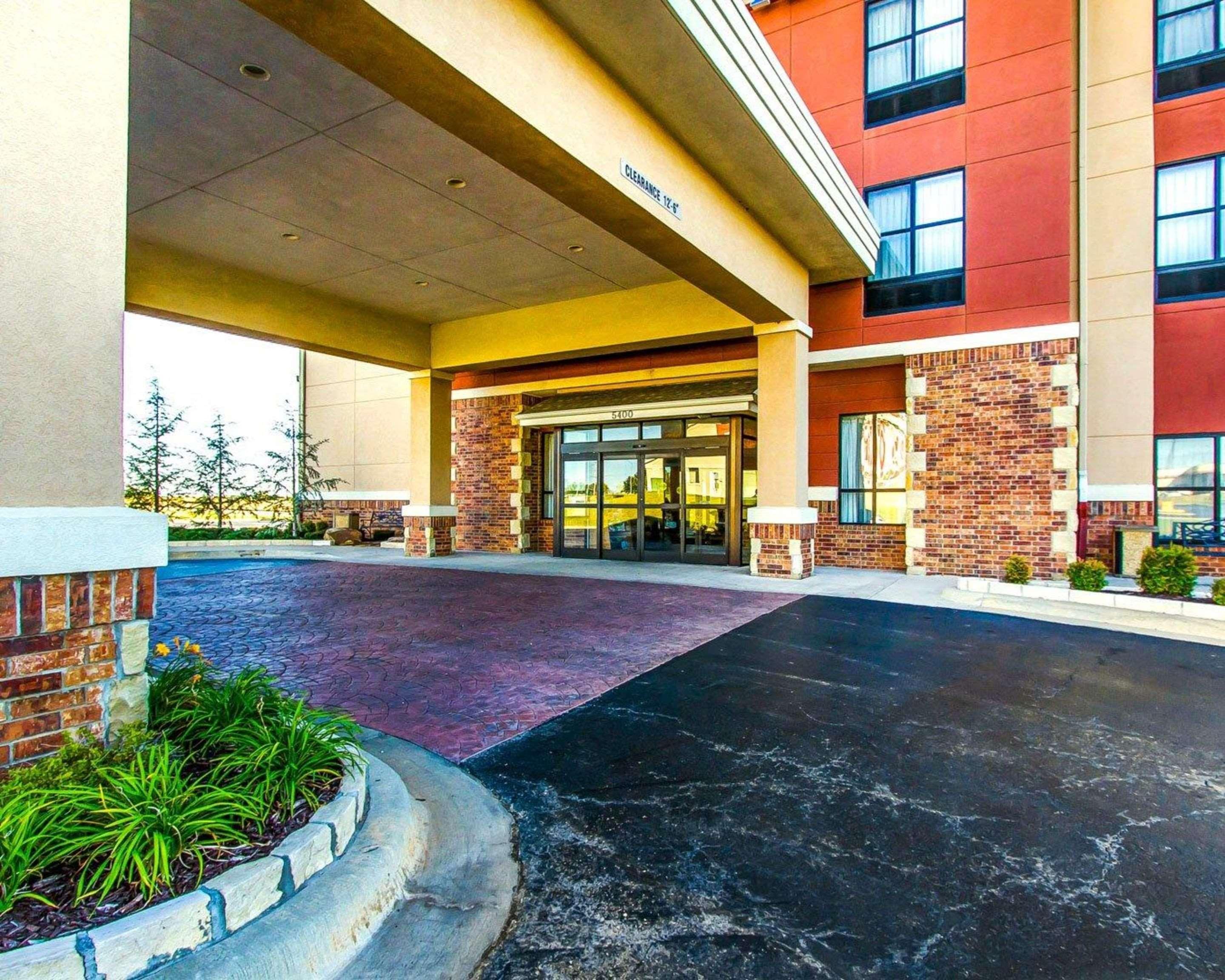 Comfort Inn & Suites Shawnee North Near I-40 Zewnętrze zdjęcie